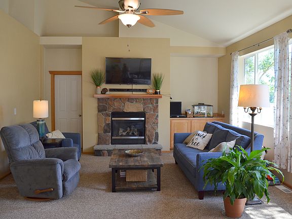 4th image of 18046 Mount Walker Dr NE