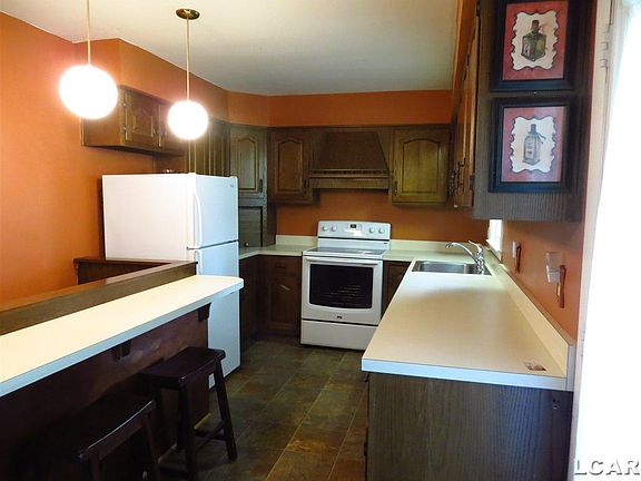3rd image of 603 Orchard Ln