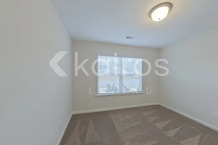 107 Lord Effingham Way — Photo 14
