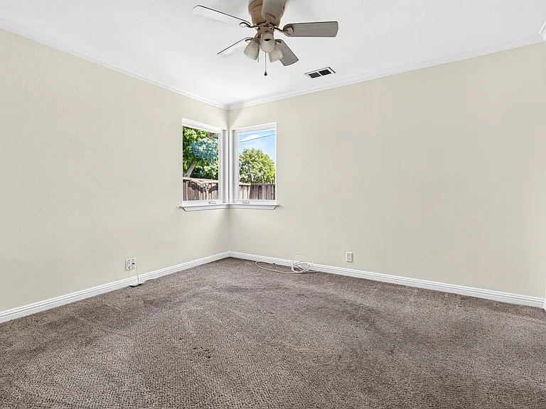 488 Jensen St — Photo 18