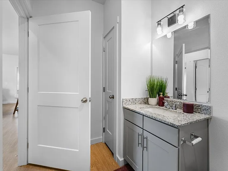818 S Morningside Dr #411 — Photo 30