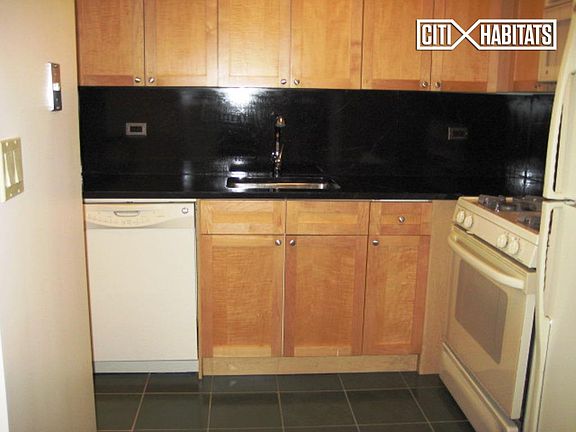 3rd image of 305 E 63rd St APT 8D