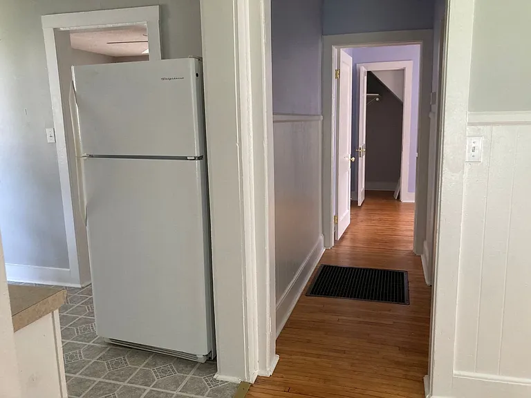 504 Henry St — Photo 9
