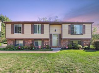 2924 Abbey Ln, South Park, PA