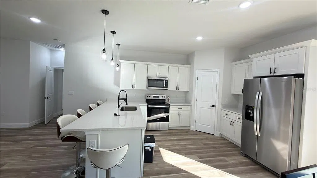 4 bed, 2.0 bath, 1883 sqft, $2,000 — Photo 4