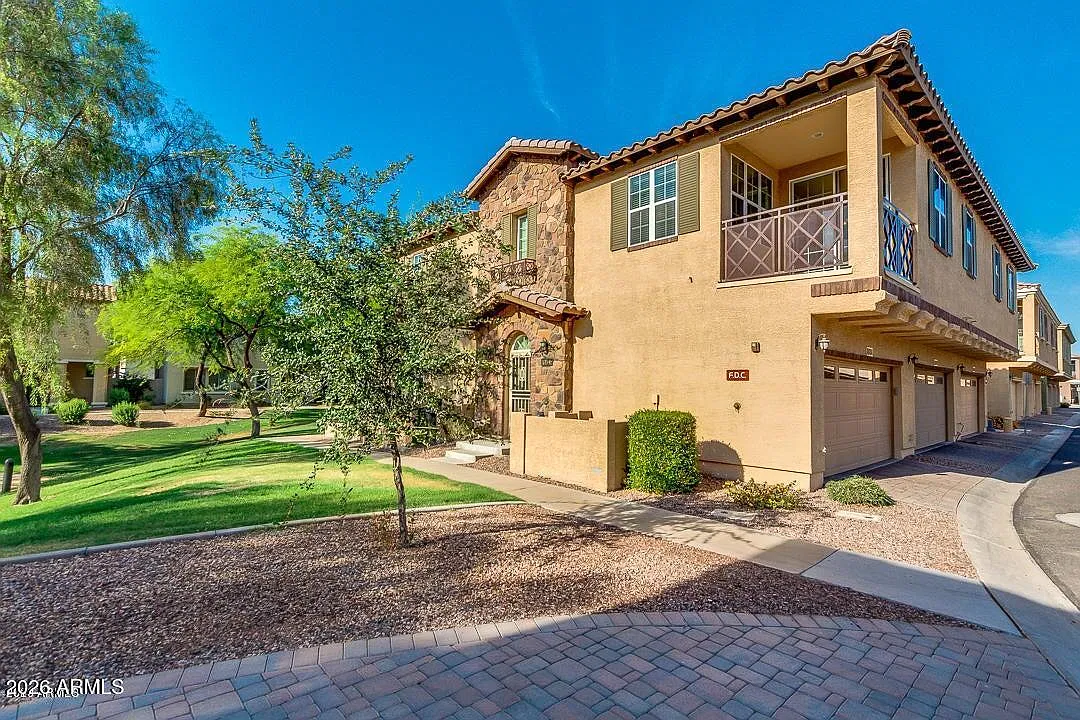 3 bed, 2.5 bath, 1336 sqft, $1,995 — Photo 1