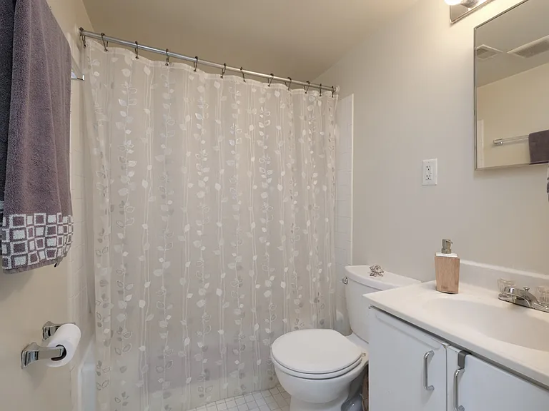 4450 Macarthur Blvd NW #7B — Photo 11