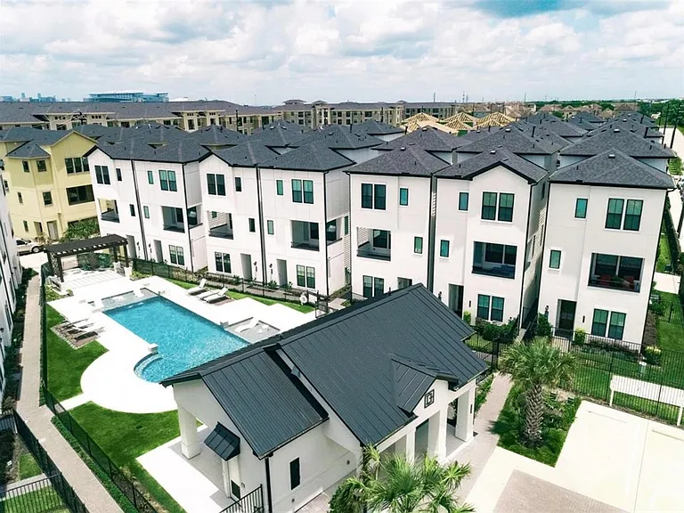 2802 Grand Fountains Dr #F — Photo 2