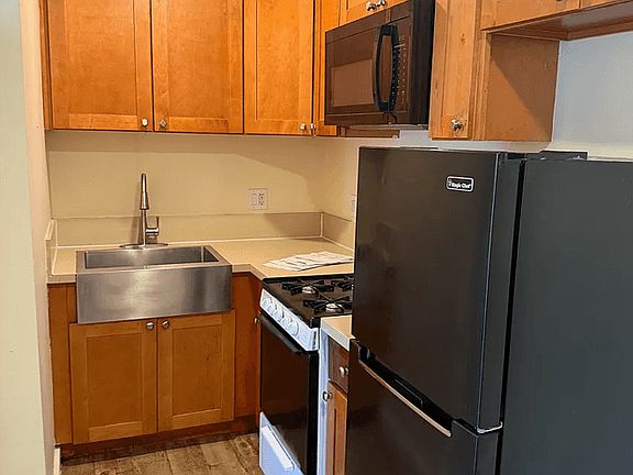 2nd image of 1201 E 64th St #75