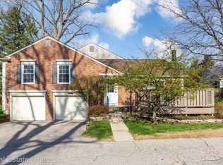 1244 Kings Cove Ct, Rochester, MI 48306