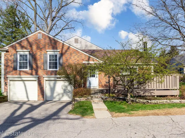 1244 Kings Cove Ct, Rochester, MI 48306
