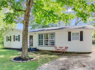 9 Brosam Dr, Charleston, IL