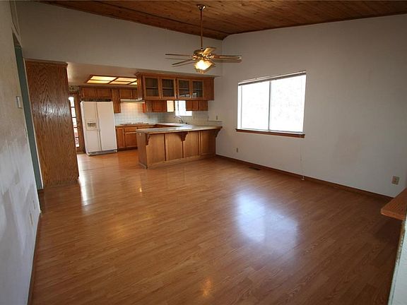 4th image of 1190 Angelus Ave