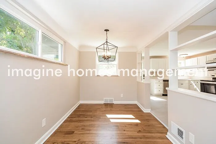 3 bed, 1.0 bath, 1297 sqft, $2,149 — Photo 4