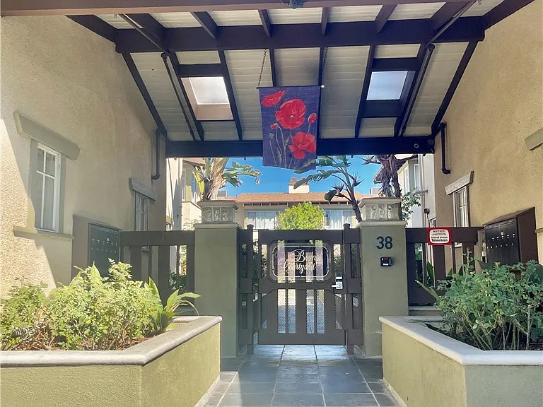38 N Bonnie Ave #7 — Photo 4