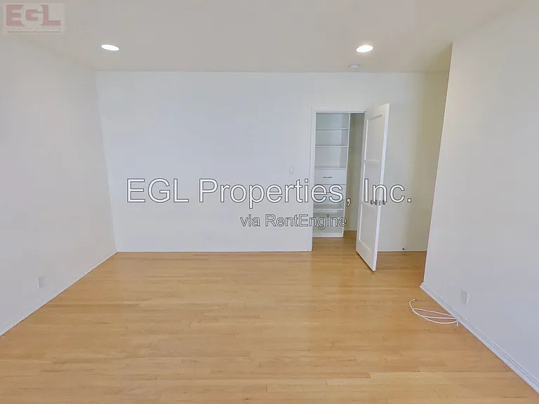 10749 Wellworth Ave — Photo 7