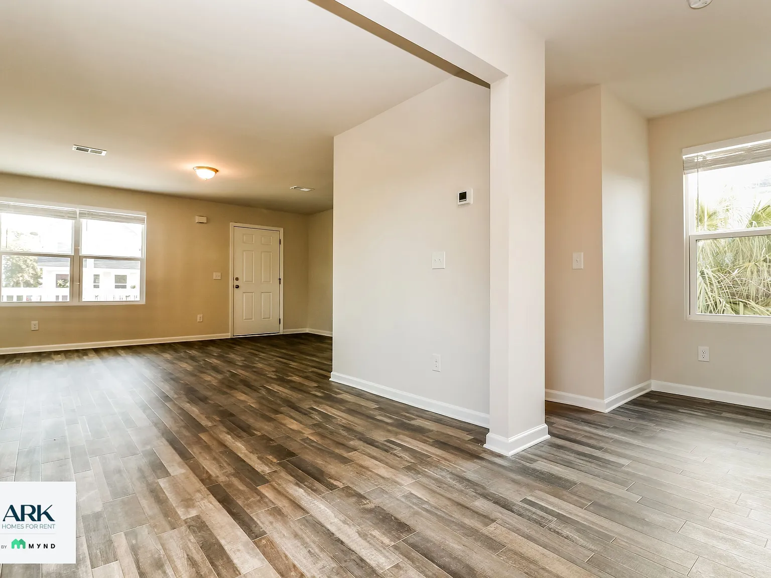 3 bed, 2.5 bath, 1512 sqft, $1,999 — Photo 2