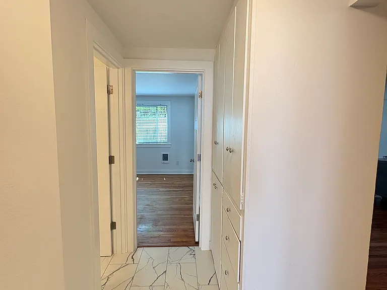 2345 Minor Ave E #9 — Photo 3