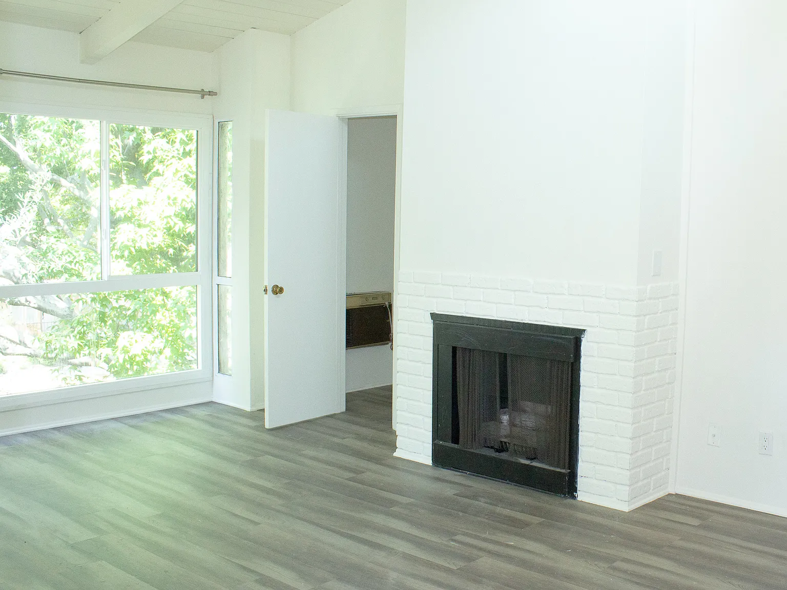 Overland Avenue 4900 - 309 — Photo 3