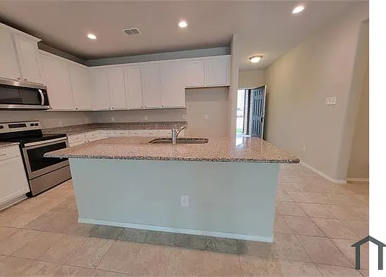 4725 Redbud Dr — Photo 2