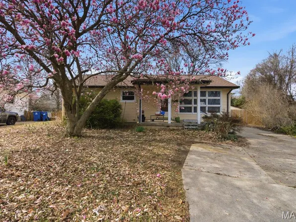 1913 Park Ave, Saint Charles, MO 63301