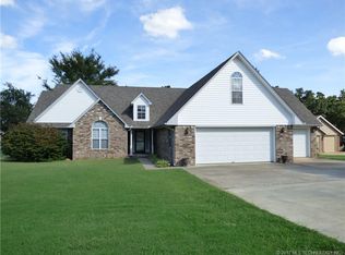 15 Cedar Ridge Rd, Eufaula, OK 74432