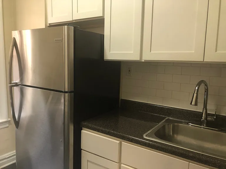 67 Brinkerhoff St #2B — Photo 6