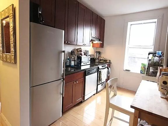 4th image of 200 Waverly Pl APT 17