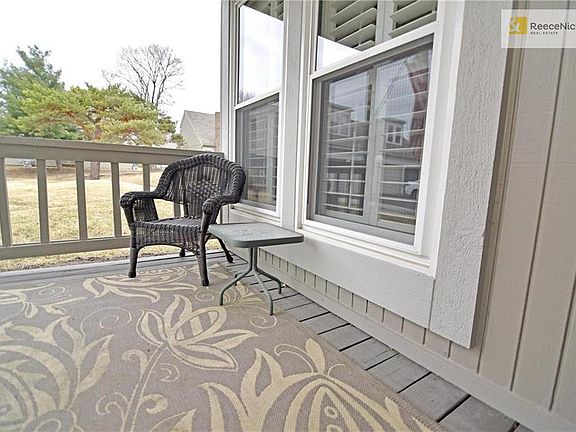 Neighborly front porch!