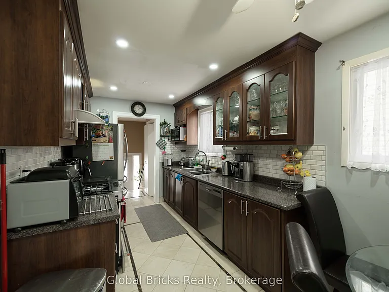 2936 Windjammer Rd — Photo 5