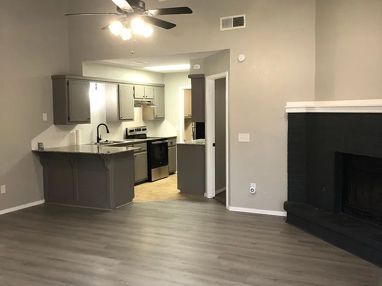 1903 Christie Dr #1903 — Photo 2