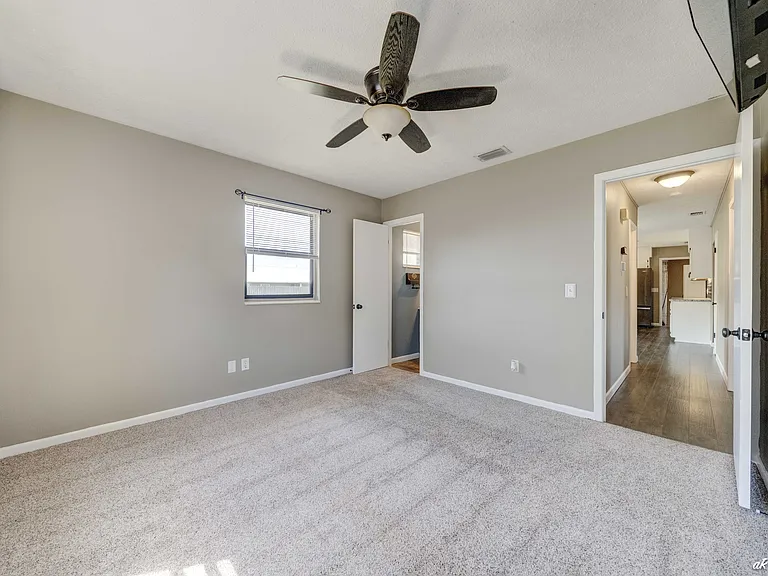 114 S Kimbrel Ave — Photo 11