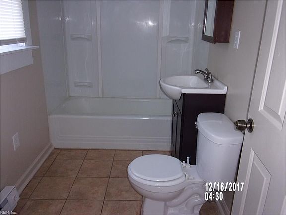 5th image of 1324 Jackson Ave #1