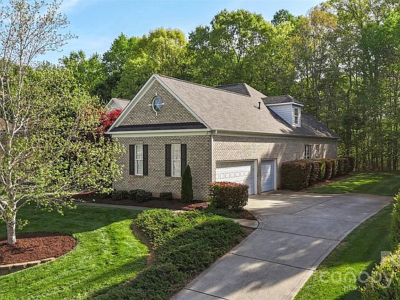 3rd image of 1317 Waynewood Dr