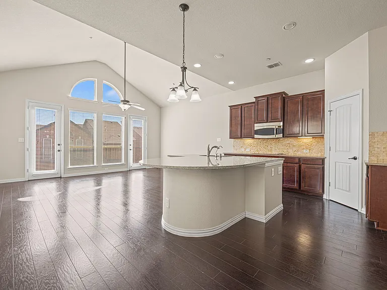 Dining/Kitchen Areas