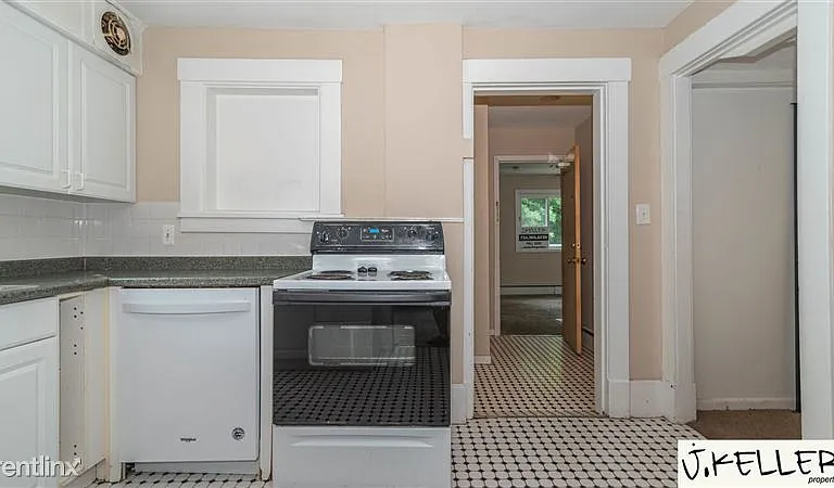 914 Woodlawn Ave — Photo 7