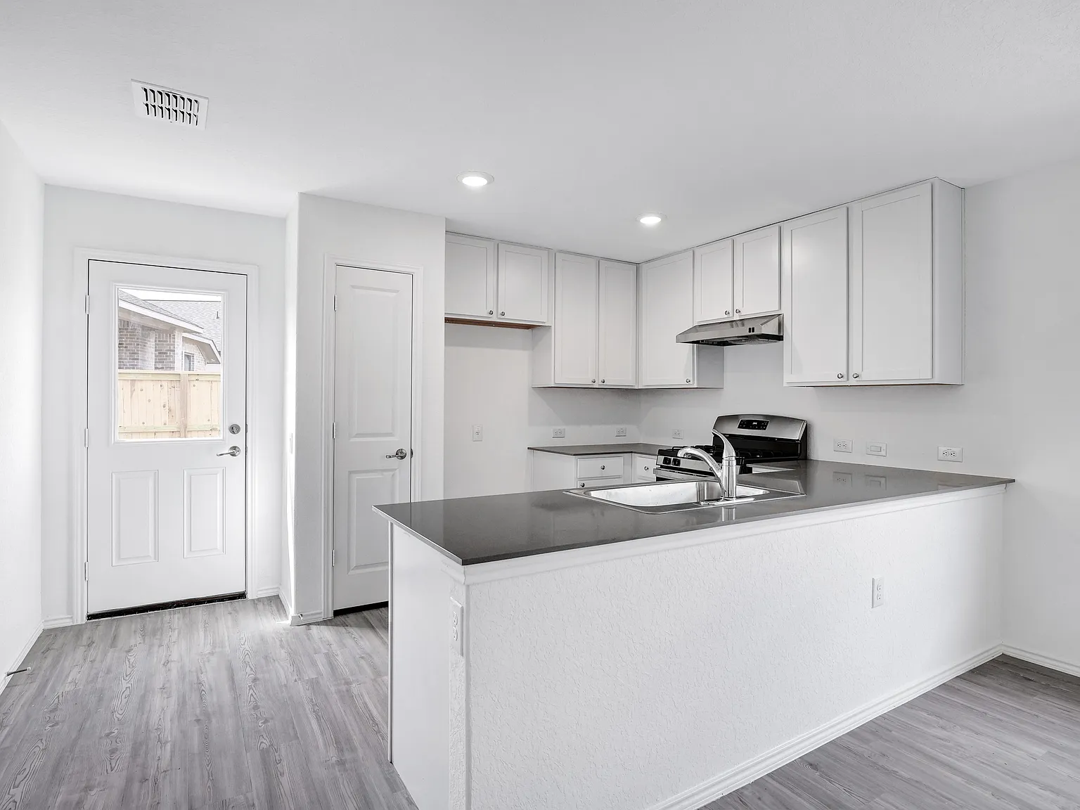 3 bed, 1440 sqft, $1,600 — Photo 4