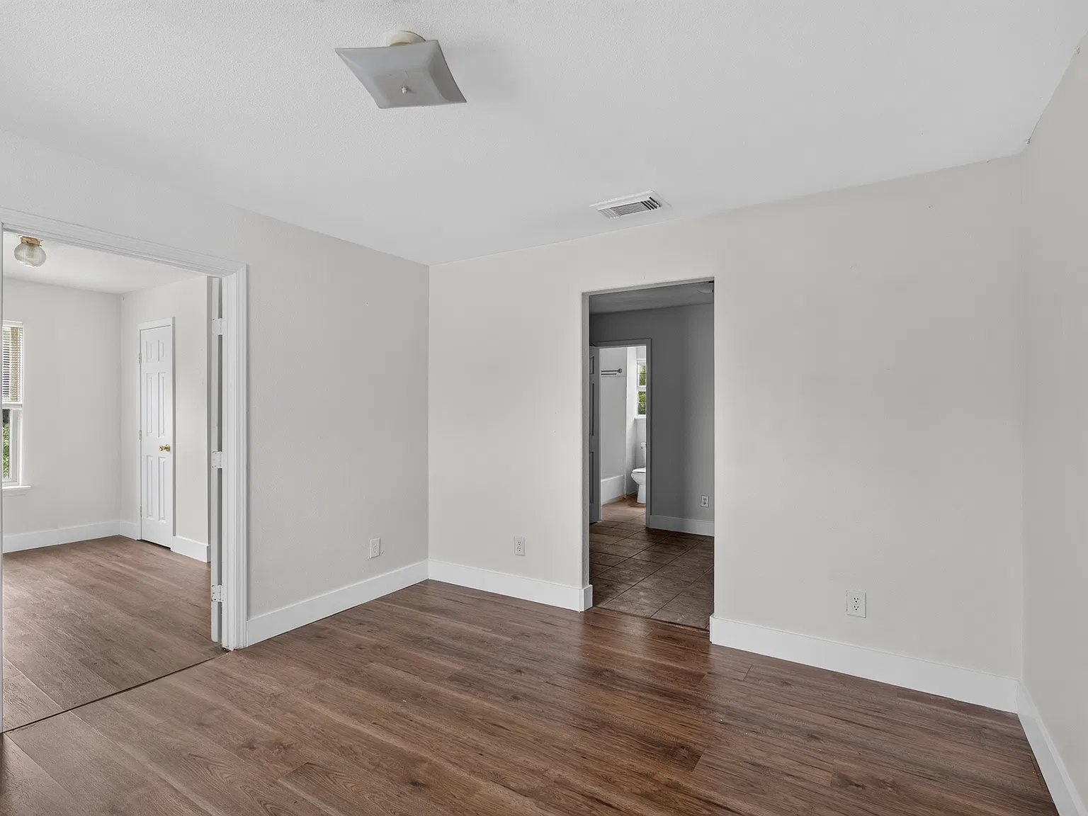 2 bed, 672 sqft, $990 — Photo 3