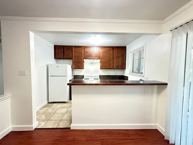 Lorrain Apartments — Photo 38