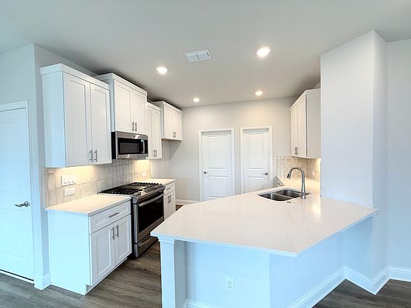 5th image of 11402 Chepstow Crescent Ct