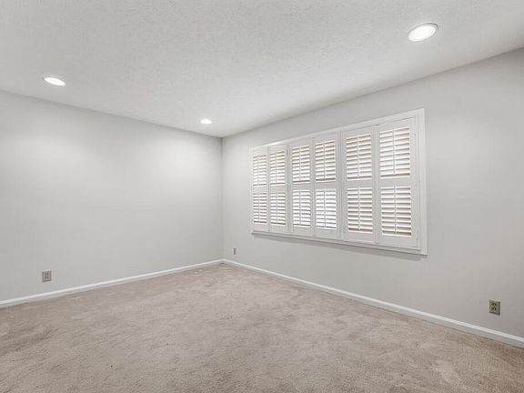 3rd image of 4316 Primrose Rd