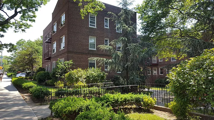 Sold by WRL Realty, LLC | media 17