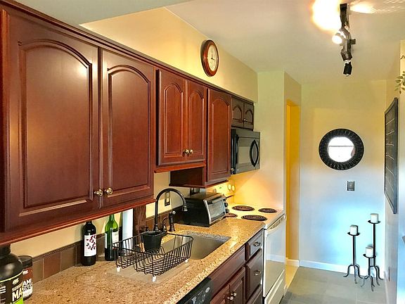 5th image of 8685 Antrim Ct