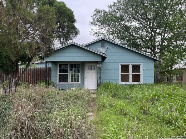 469 Rose Blvd, Charlotte, TX 78011