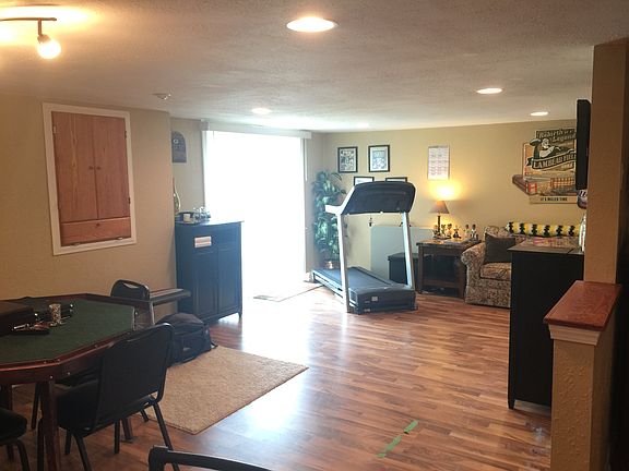 3rd image of 637 Westridge Dr #11