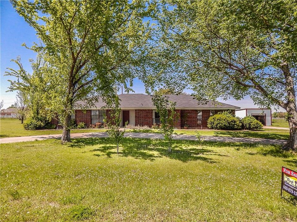1st image of 320 Herron Cir