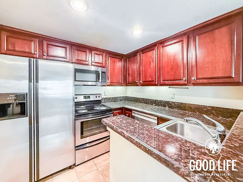 2 bed, 2.5 bath, 1100 sqft, $3,300 — Photo 2