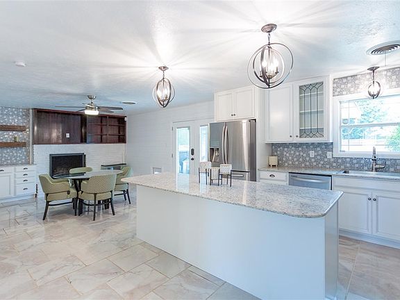 5th image of 901 Pearson Dr