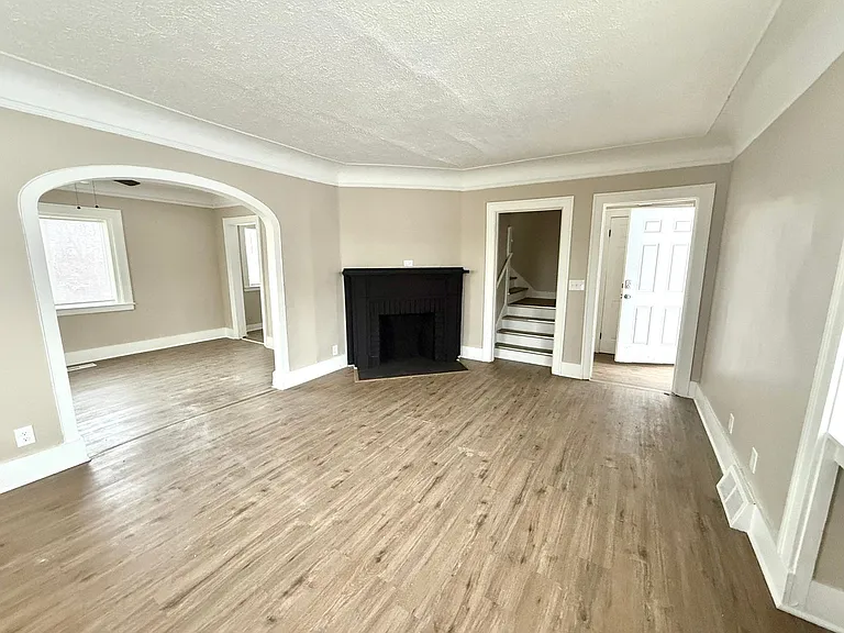 9355 Ward Ave — Photo 2