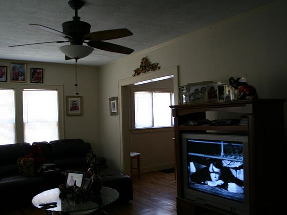 4th image of 728 Ardmore St SE